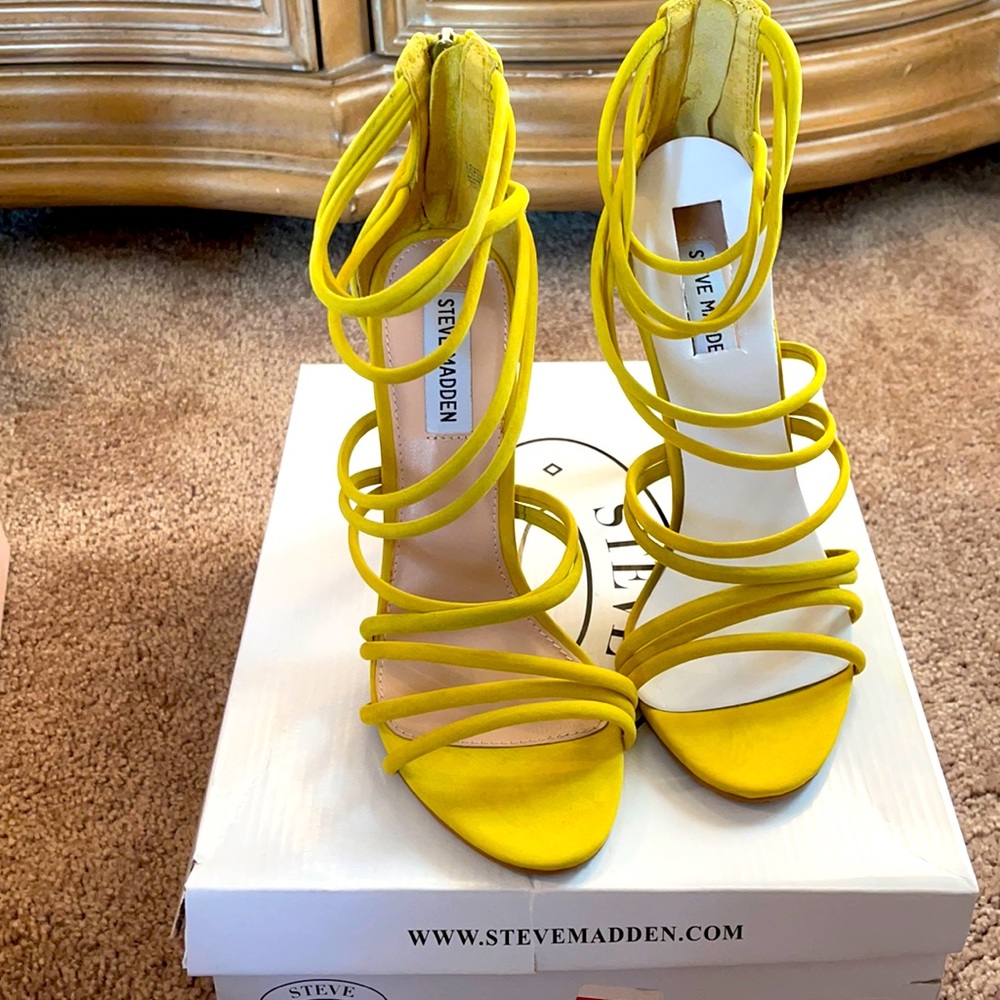NWT, Steve Madden Santi Yellow Sandals